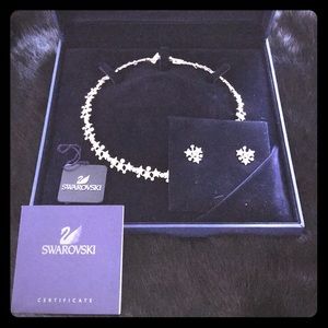 - 🌟NWOT Swarovski “Merry” necklace set🌟